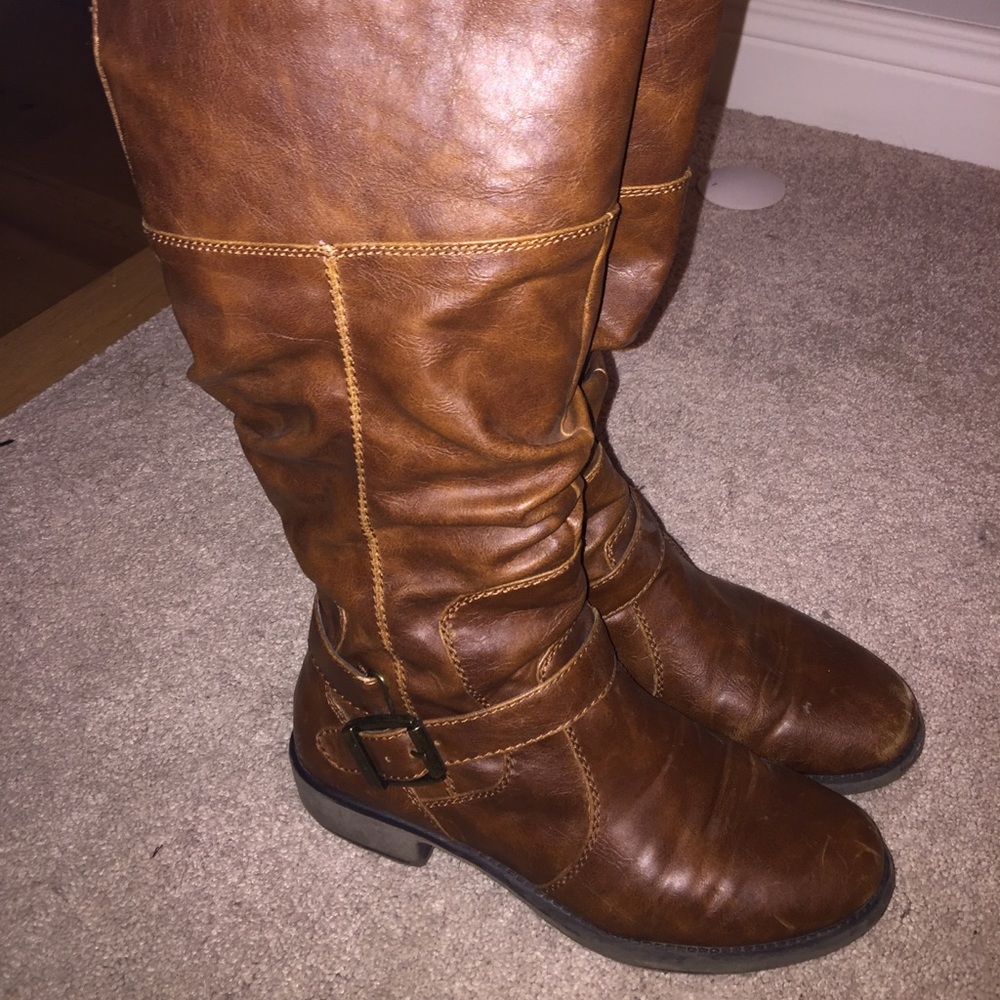 Tall leather boot