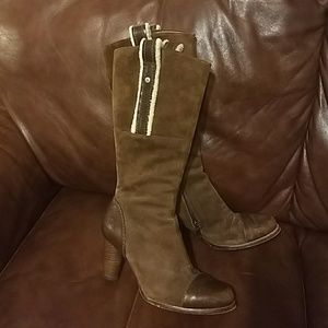 GORGEOUS Ugg brand tall boots