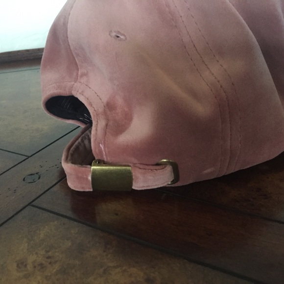 Rose velvet cap - Picture 5 of 5