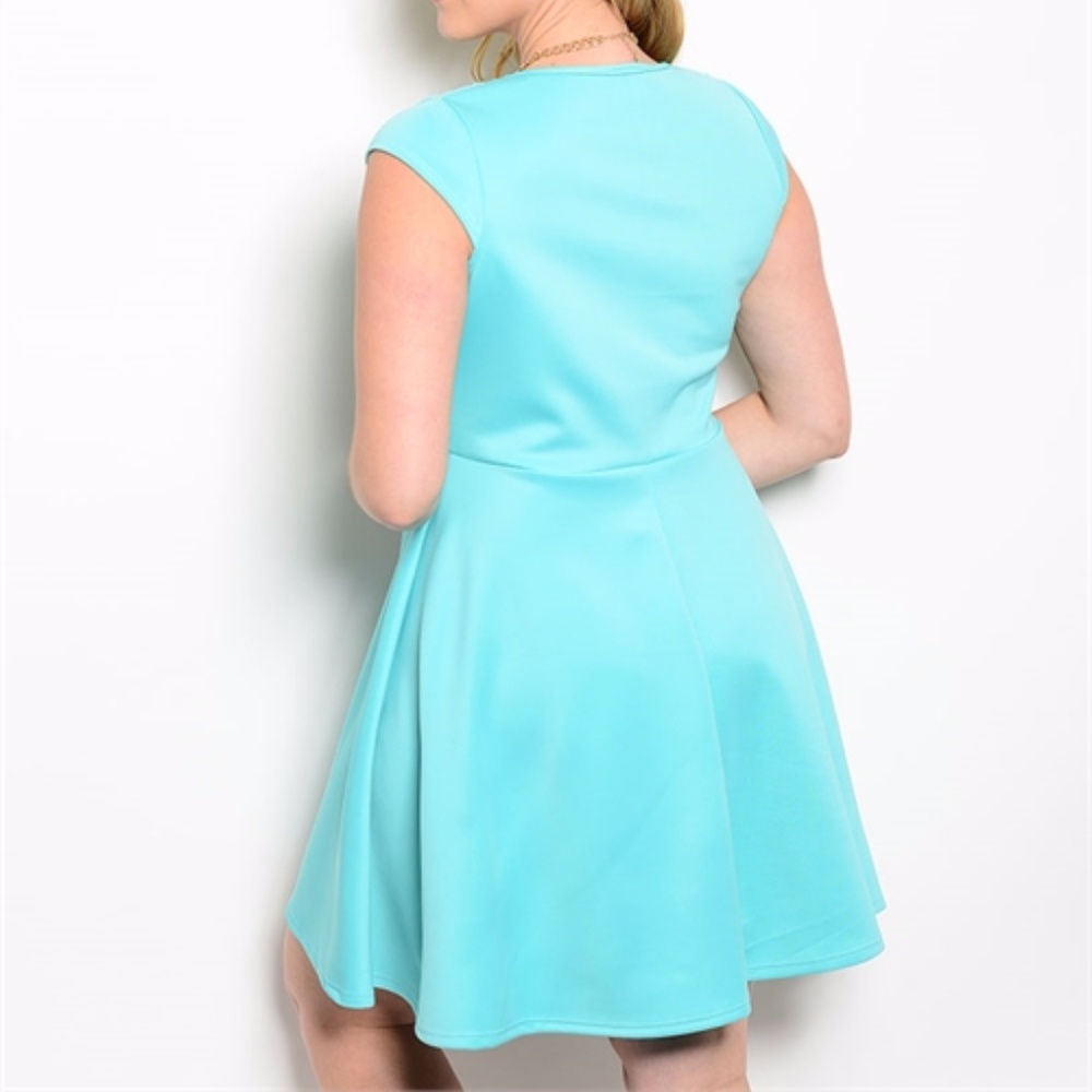 MINT PLUS SIZE DRESS - Picture 2 of 3
