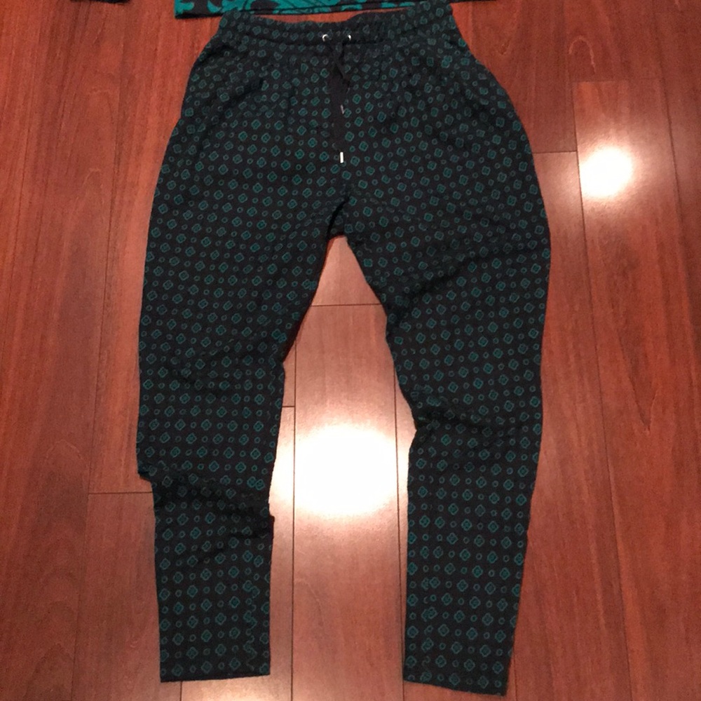 H&M Matching Top And Bottom Perfect For Travel - image 3