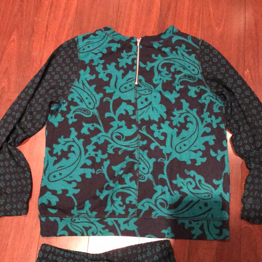 H&M Matching Top And Bottom Perfect For Travel - image 4