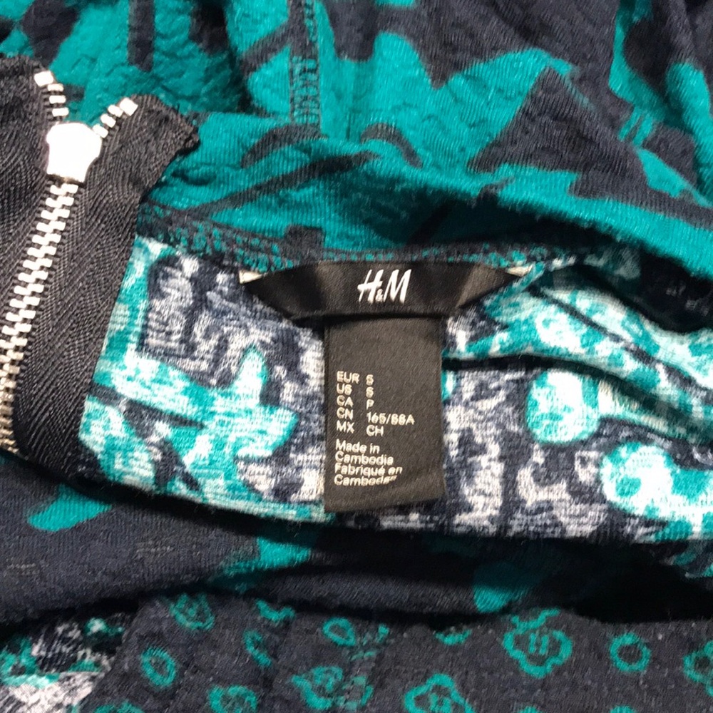 H&M Matching Top And Bottom Perfect For Travel - image 5