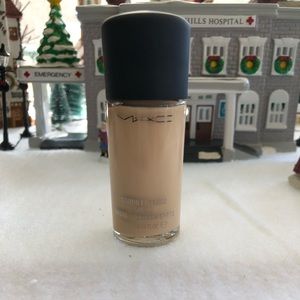 MAC studio fix fluid NC15
