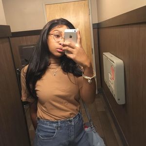 Meet your Posher, Clara