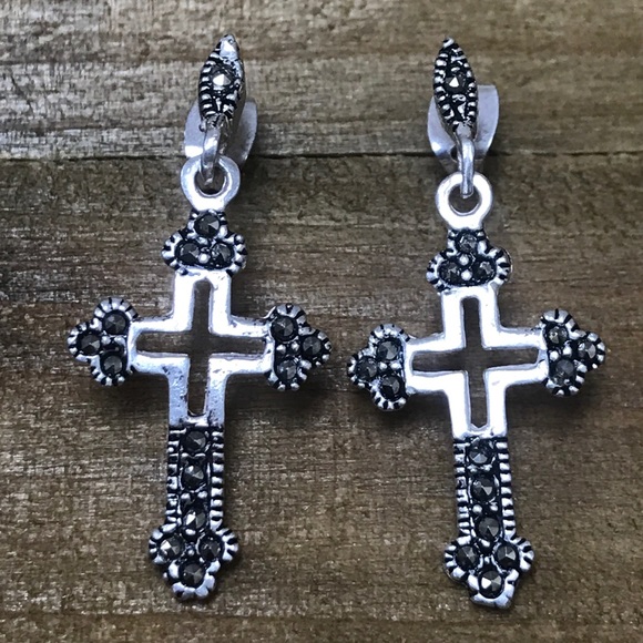 Earrings - Picture 4 of 6