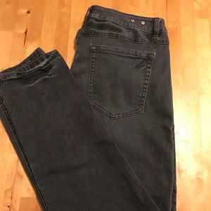 🌺 CAbi Boyfriend Slim Gray Wash Jeans