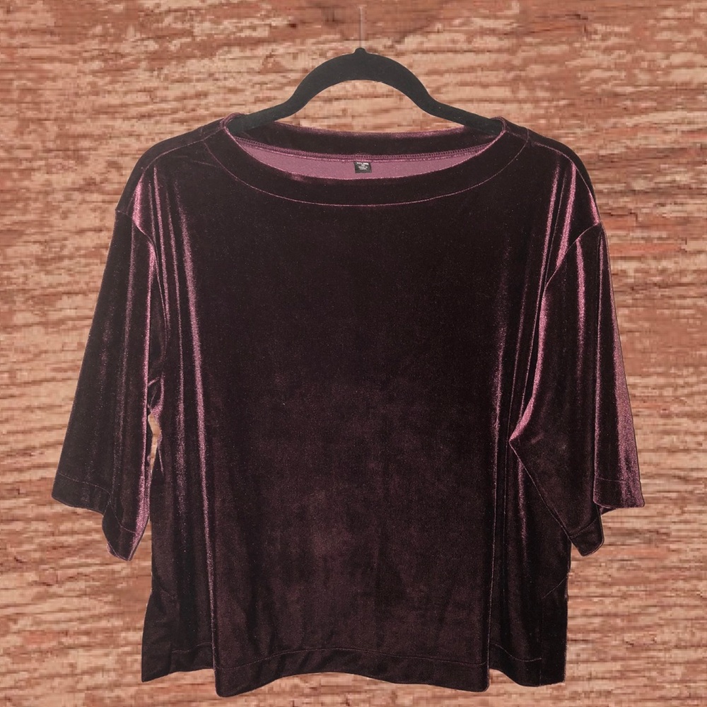 LIKE NEW Uniqlo Velour Half Sleeve Pullover
