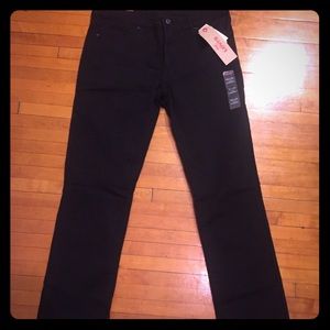 Women’s Levi 714 Straight 32x34 New with tags!!!