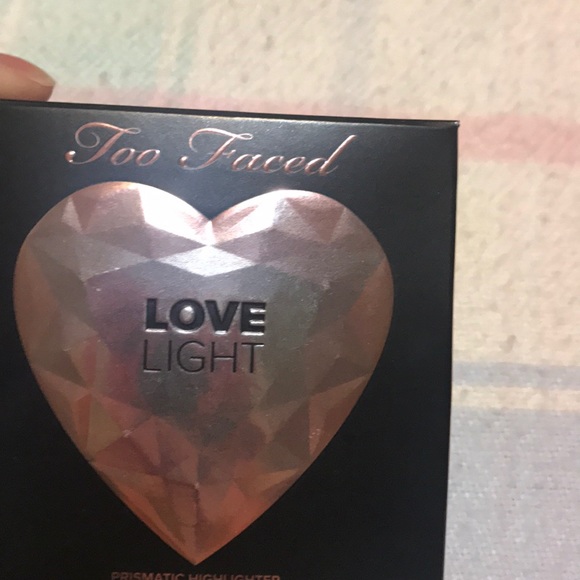 Too Faced Other - New Too Faced Prismatic Highlighter Love light