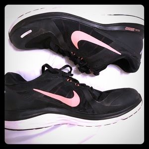 Nike dual fusion sneakers size 9
