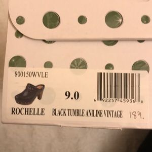 Earthies Rochelle Black Leather Clogs