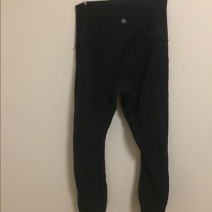 3/4 length lulu lemon leggings black size 4