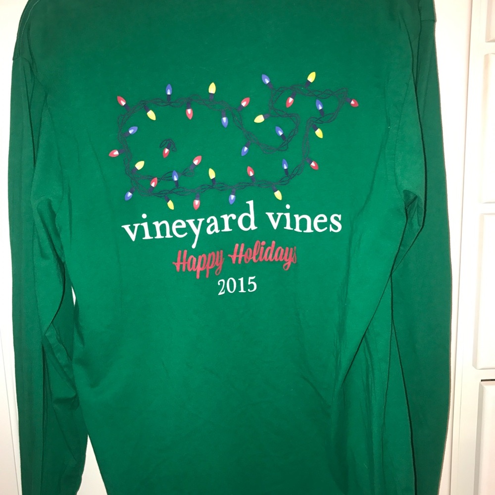 Vineyard Vines Holiday Tshirt !!
