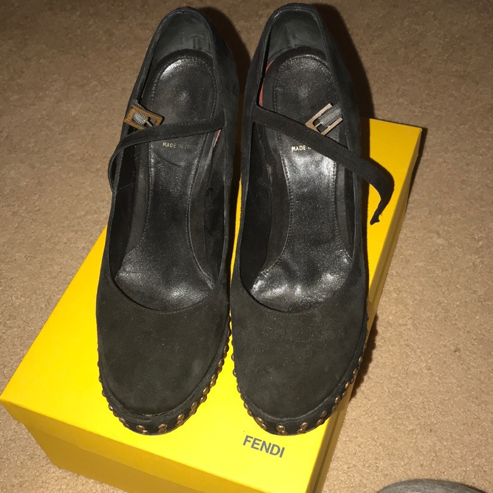 Fendi suede shoes size 39