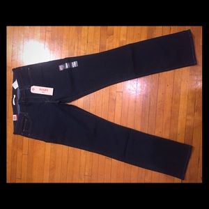 Women’s Levi 714 Straight 32x32 NWT!!!