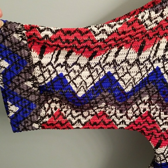 Alberto Makali 3/4 Lenghth Bell Sleeve Top - Picture 4 of 8