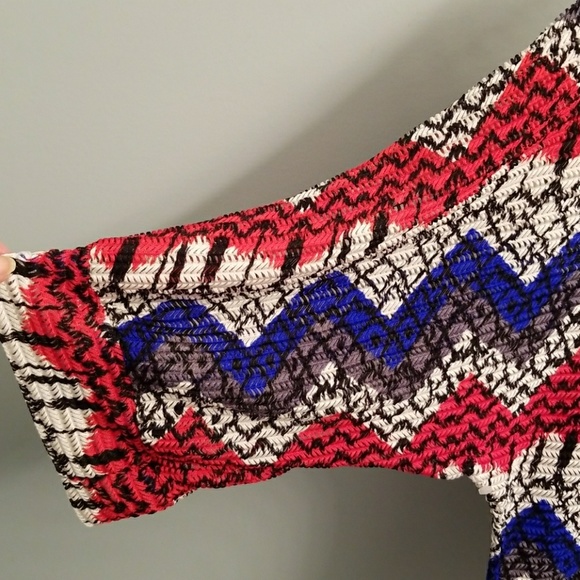 Alberto Makali 3/4 Lenghth Bell Sleeve Top - Picture 8 of 8