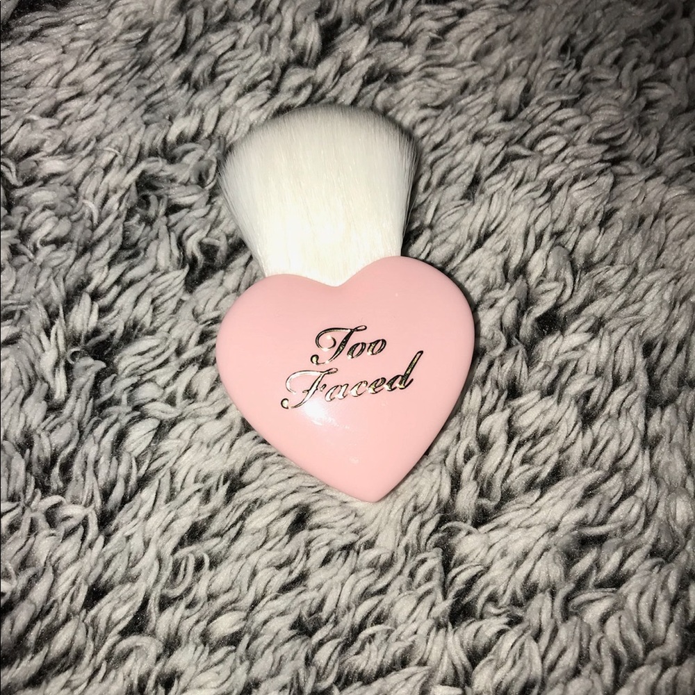 Mini Too Faced blush