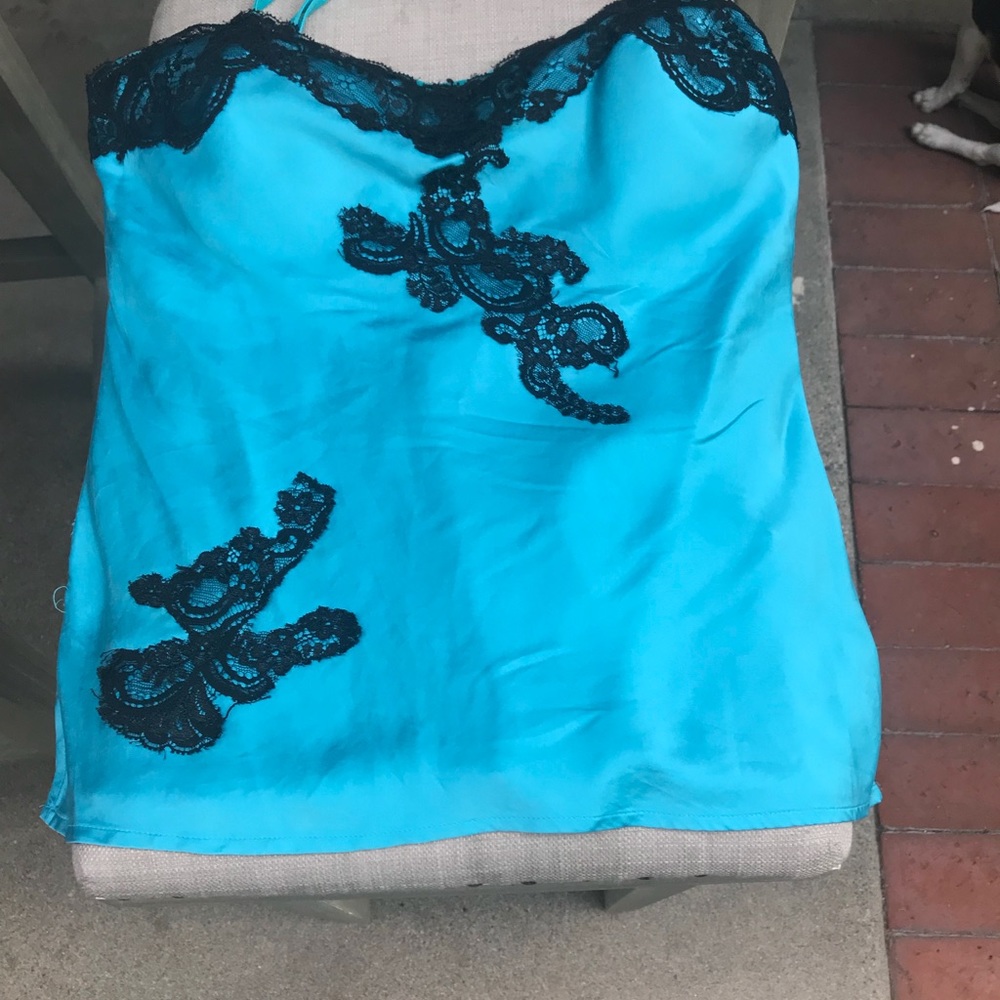 (Classy blue & black Cache lace tank)