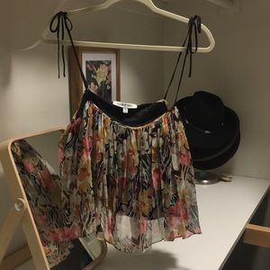 Elizabeth and James top