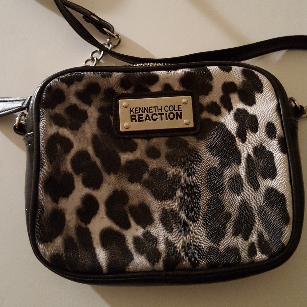KENNETH COLE CROSSBODY BLK N WHITE