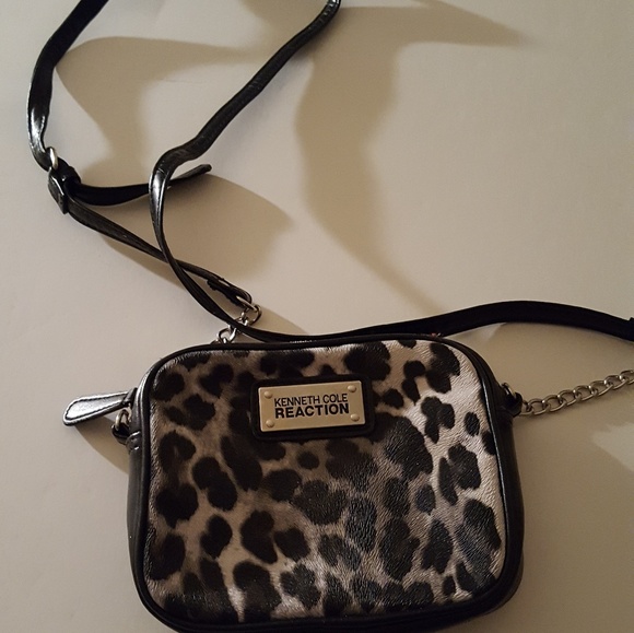 KENNETH COLE CROSSBODY BLK N WHITE - Picture 5 of 6