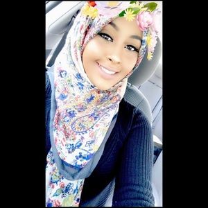 Meet your Posher, Aini