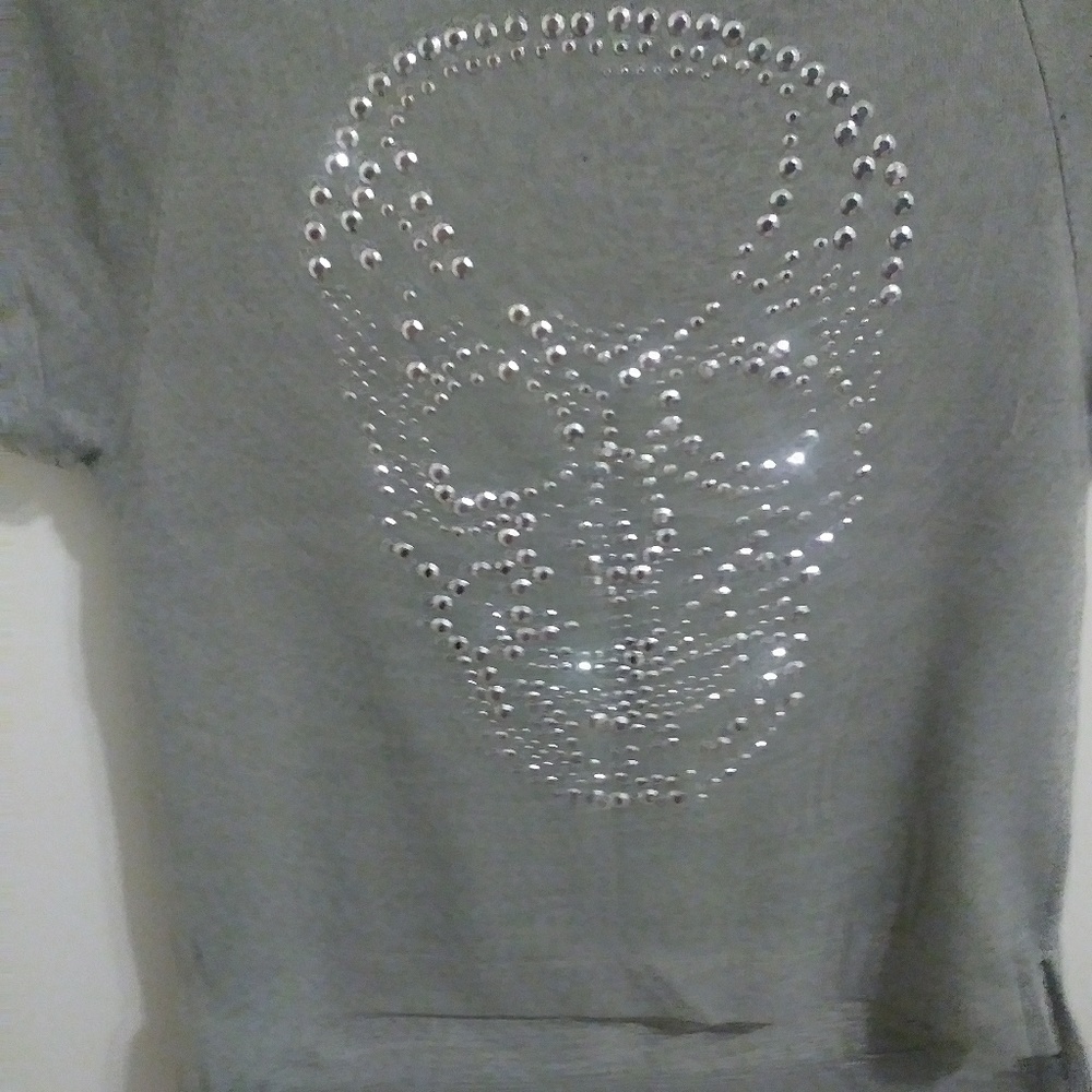 Gray skull shirt