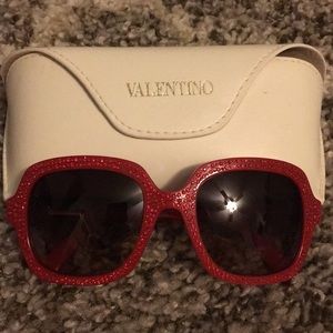 Valentino- Rockstud Rouge sunglasses
