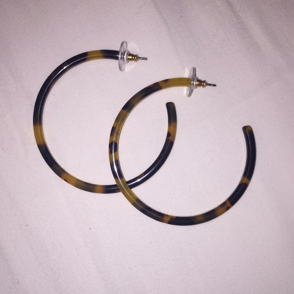 Tortoise shell hoop earrings
