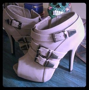 Anne Michelle dove grey bootie