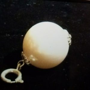 Large pearl bead