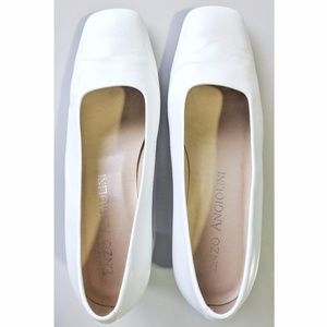 Vintage White leather block heel pumps, Size 7