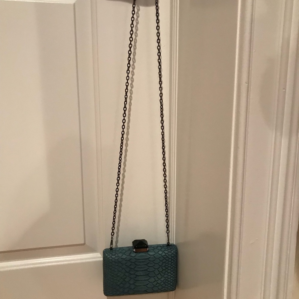 Small formal clutch