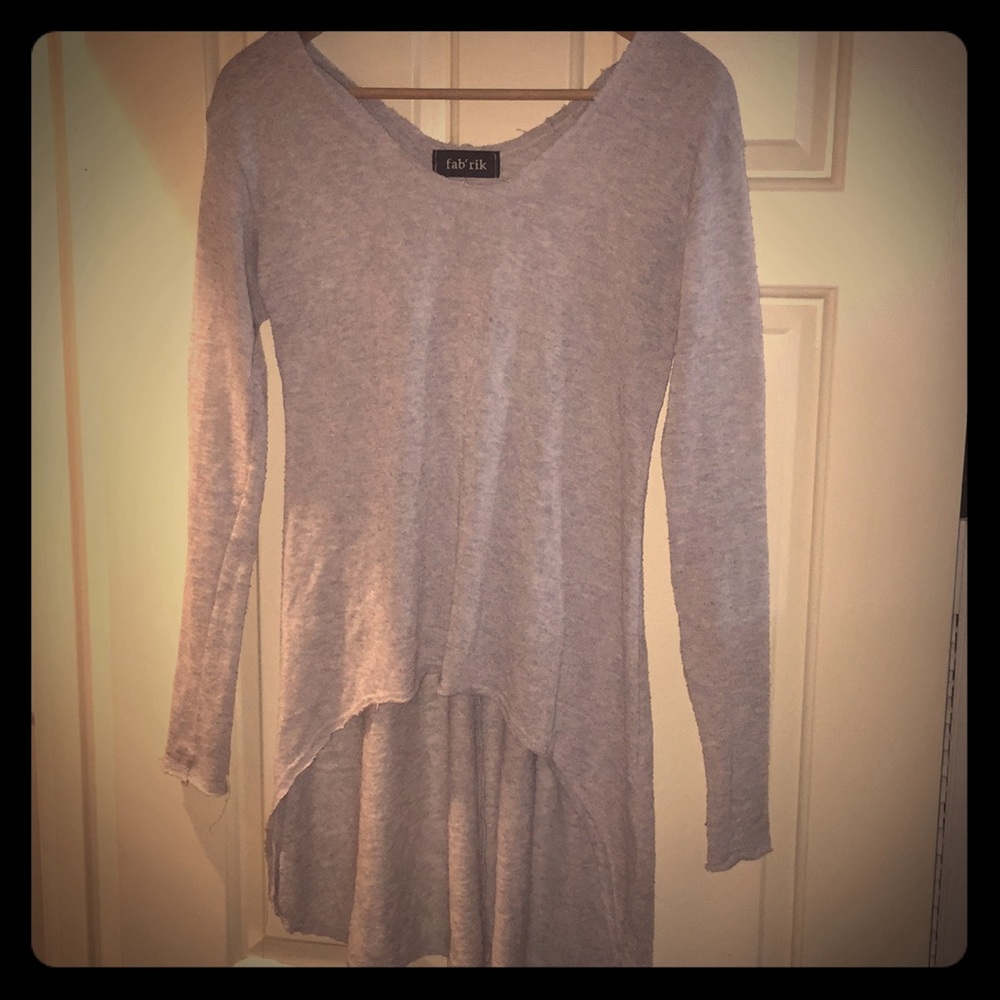 Grey high-low tee.
