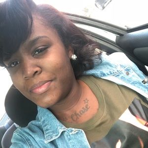 Meet your Posher, Evaya