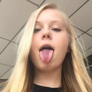 Meet your Posher, Elayna