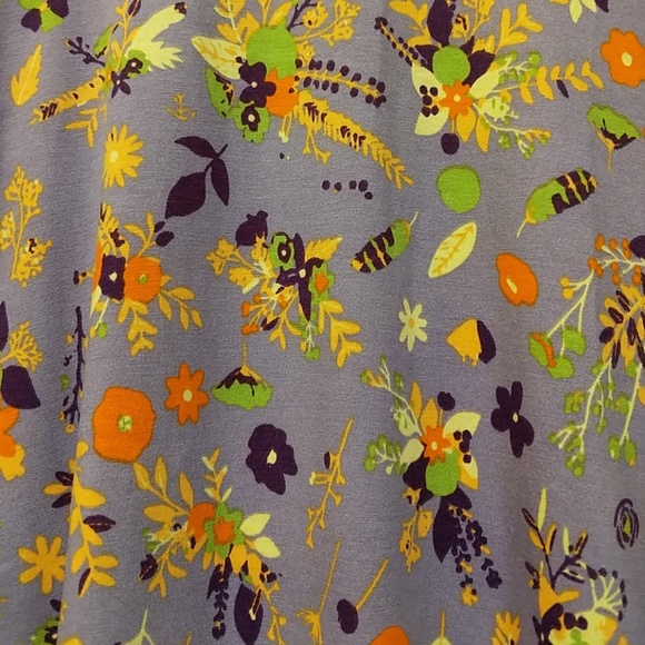 🆕 LuLaRoe Perfect T - Picture 2 of 4