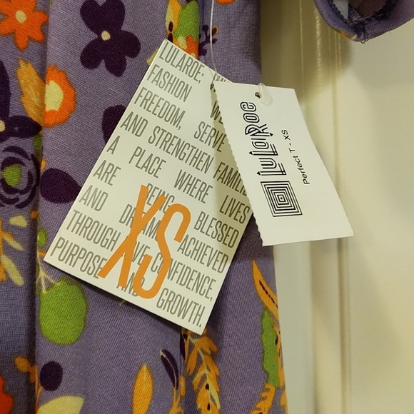 🆕 LuLaRoe Perfect T - Picture 3 of 4