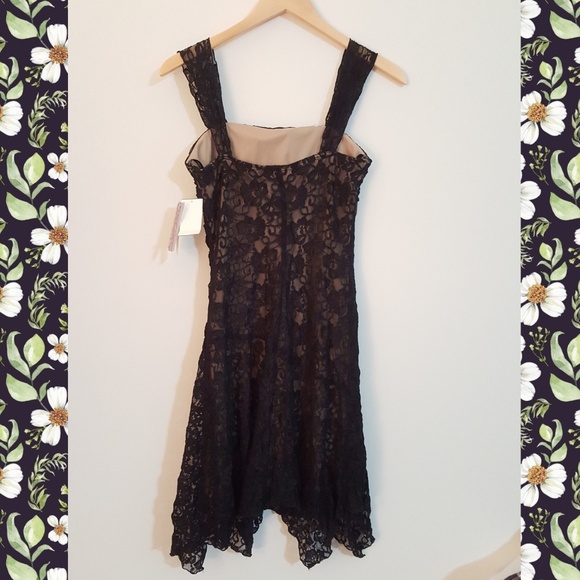 NWT ❕ STUNNING Stretchy Lace Cocktail Dress! - Picture 2 of 7