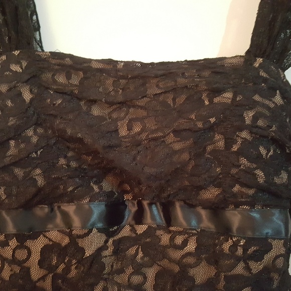 NWT ❕ STUNNING Stretchy Lace Cocktail Dress! - Picture 5 of 7