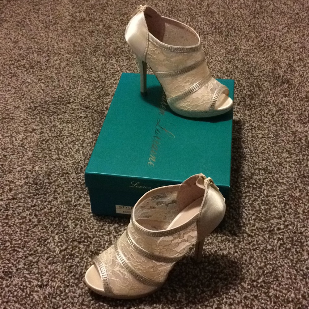 Lauren Lorraine pumps