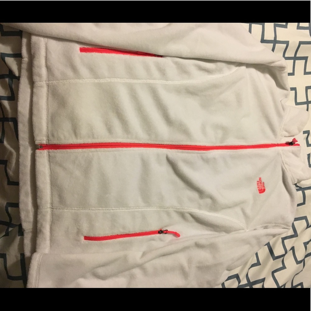 North face - Picture 1 of 1