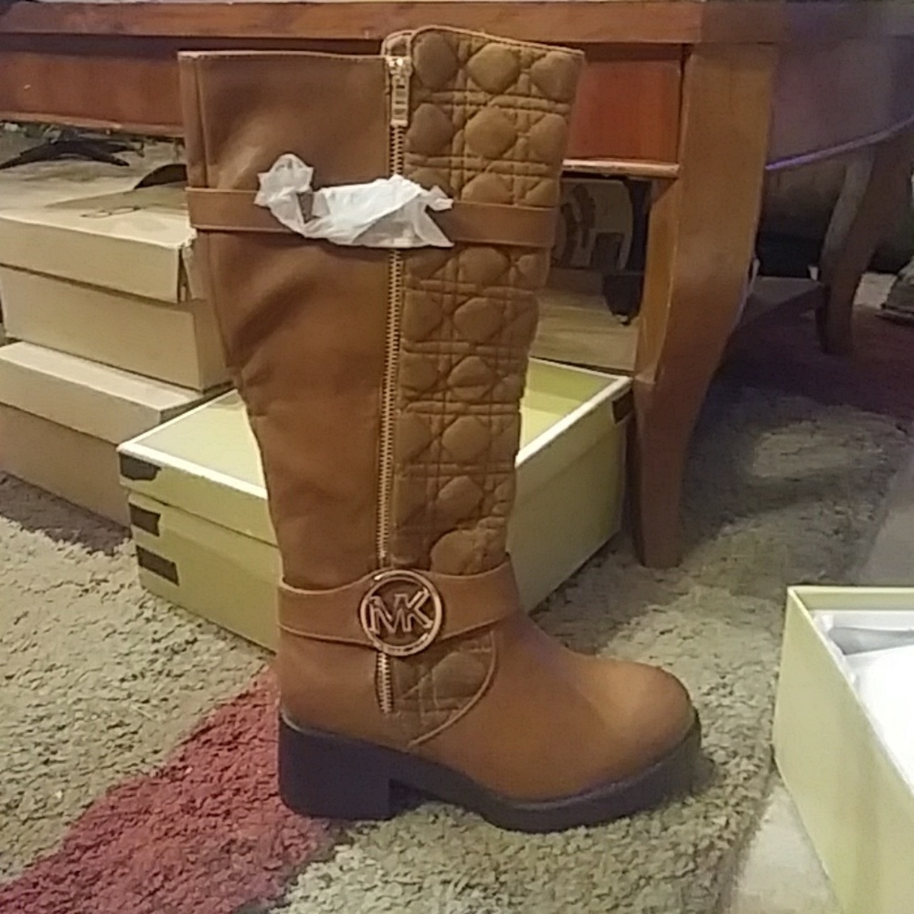 Boots - Picture 1 of 3