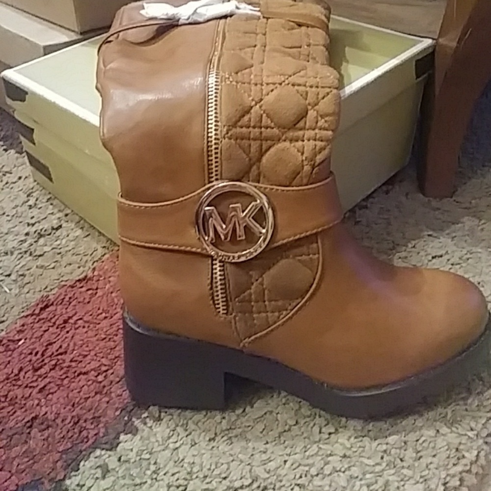 Boots - Picture 3 of 3