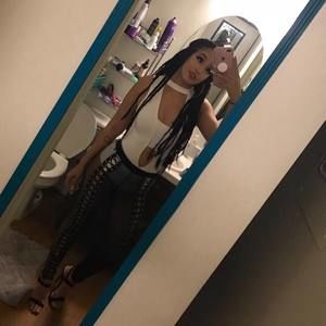 Meet your Posher, Marisa