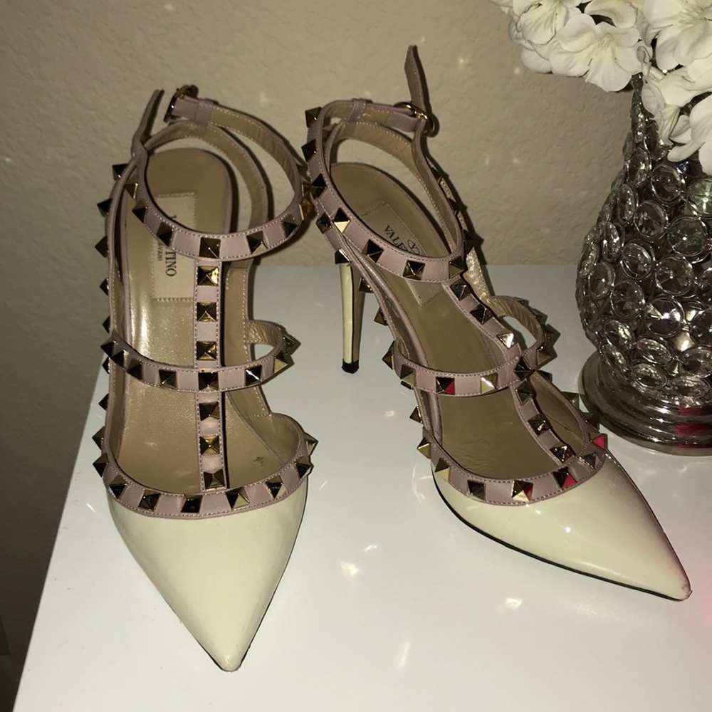 Valentino Garavani Rockstud Ankle Pumps in IVORY
