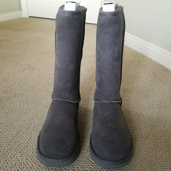 UGG Women's Classic Tall II Boot sz.6, run big - Picture 2 of 7