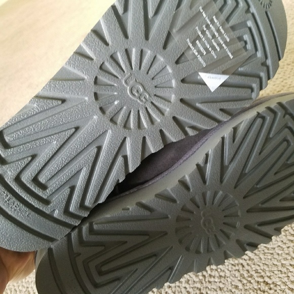 UGG Women's Classic Tall II Boot sz.6, run big - Picture 5 of 7